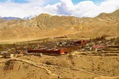 Lo-Mustang-Palace-Surrounding